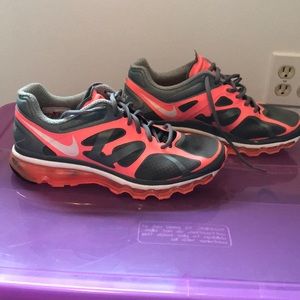 grey & coral nike airmax